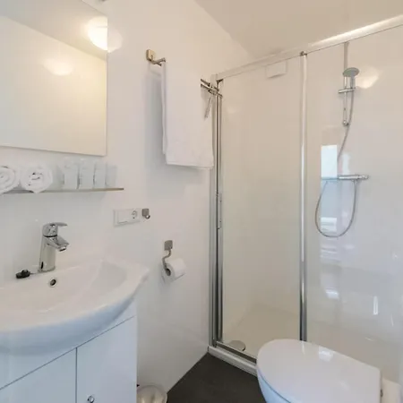 House Boat Antigua 4*