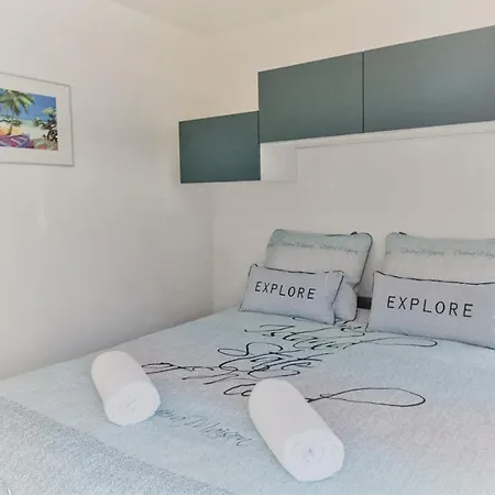 House Boat Antigua 4*