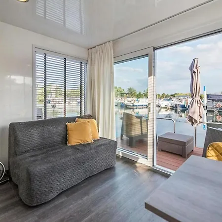 Botel House Boat Antigua