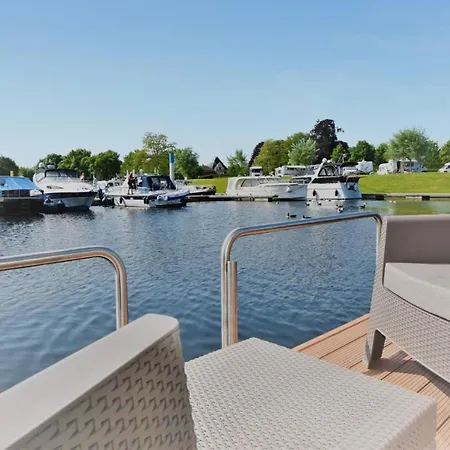 House Boat Antigua Maastricht