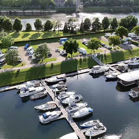 House Boat Antigua Botel 4*