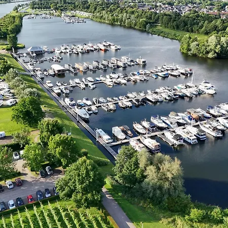 House Boat Antigua Botel 4*