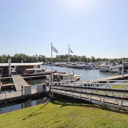 House Boat Antigua 4*