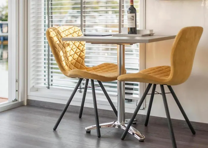 House Boat Antigua Bådhotel