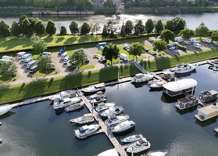 House Boat Antigua Bådhotel 4*