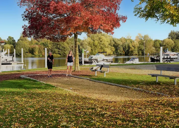 House Boat Antigua 4* Maastricht