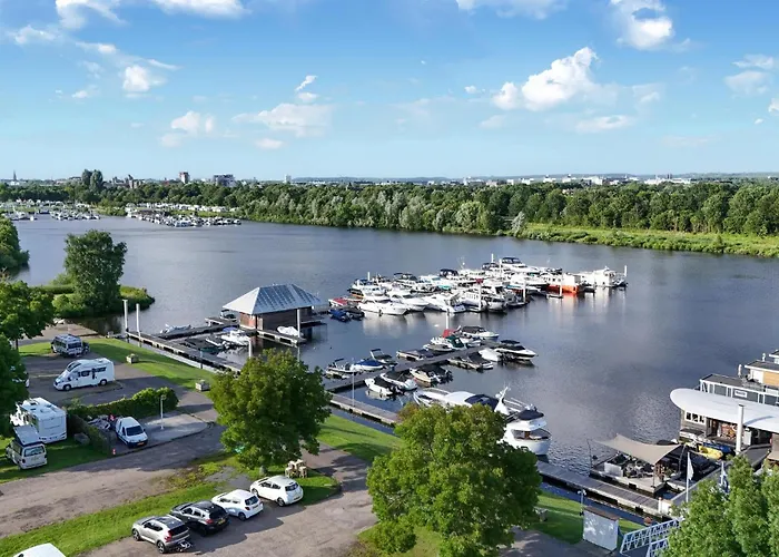 Bådhotel House Boat Antigua 4*