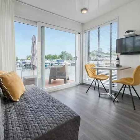 House Boat Antigua Botel Maastricht